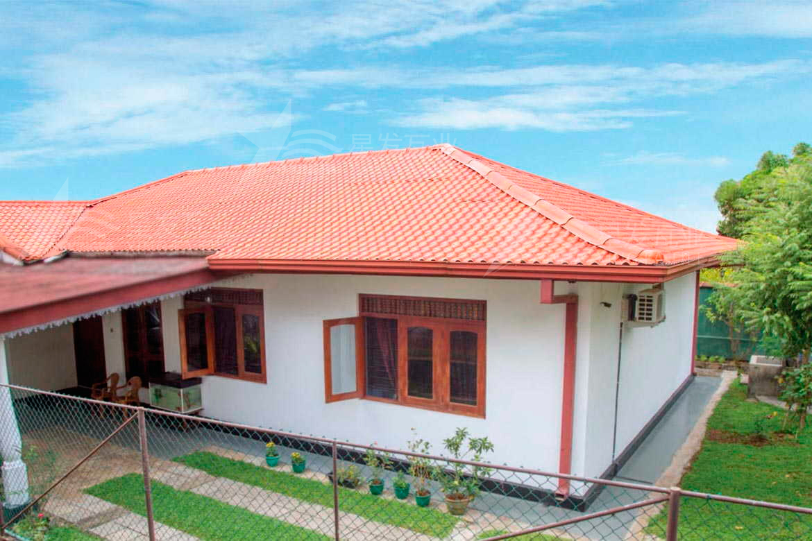 合成樹脂瓦和彩鋼瓦價格哪個更便宜，性價比誰更高一些？