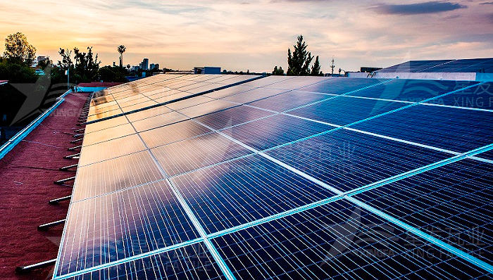 光伏屋面瓦自清潔性能強，防水功能優(yōu)異，簡直是一舉多得！