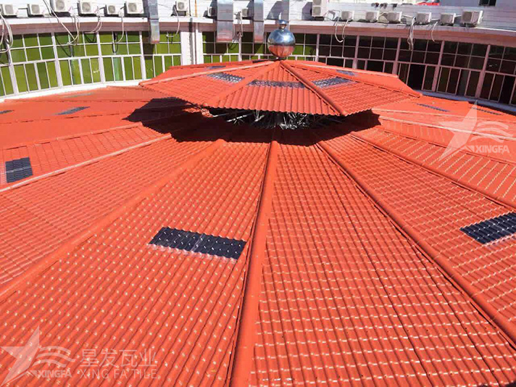 樹脂瓦的灰底和白底之間的比較：價格和質量上有何差異？