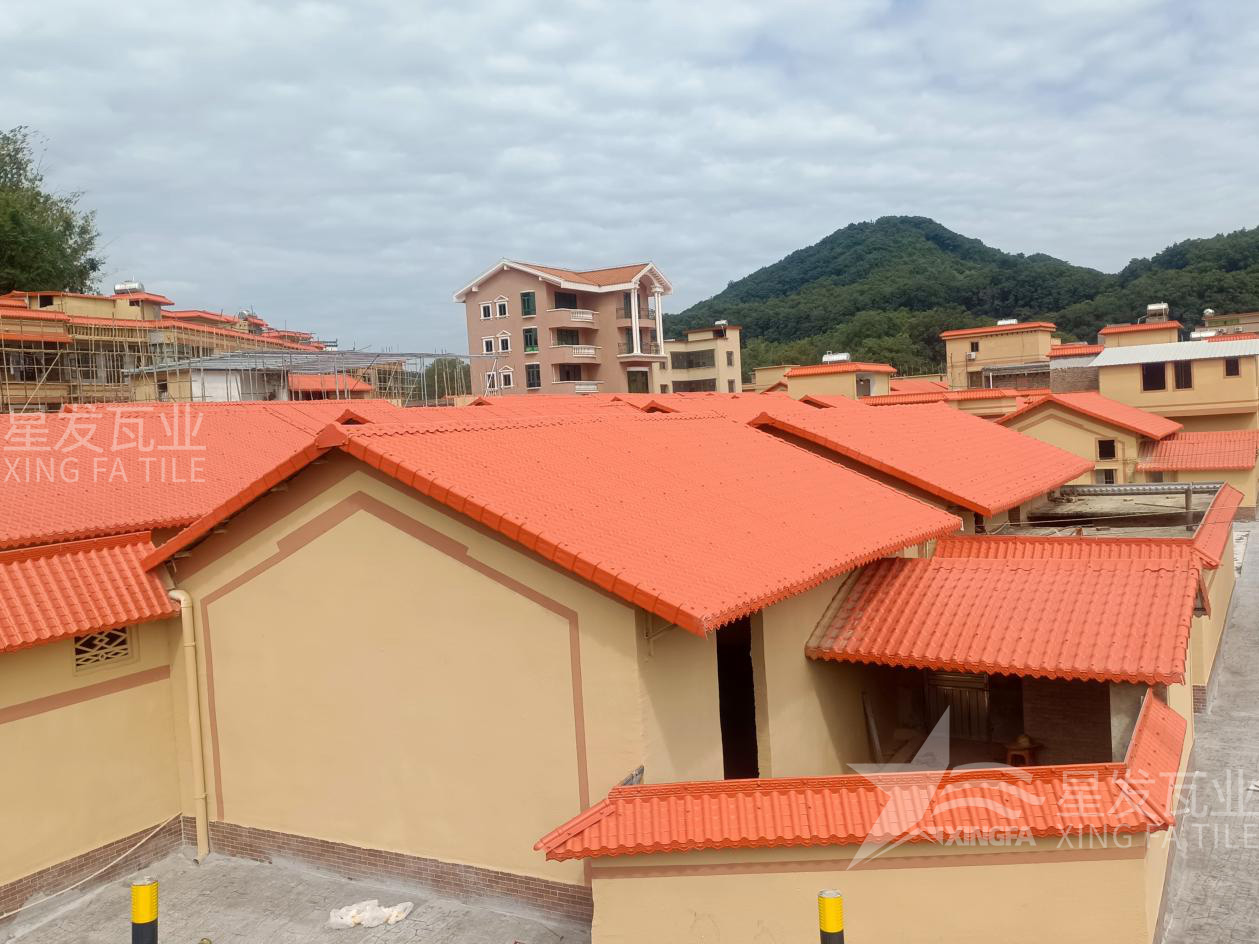 從傳統(tǒng)瓦片升級到合成樹脂瓦，讓農村房屋煥發(fā)新生！